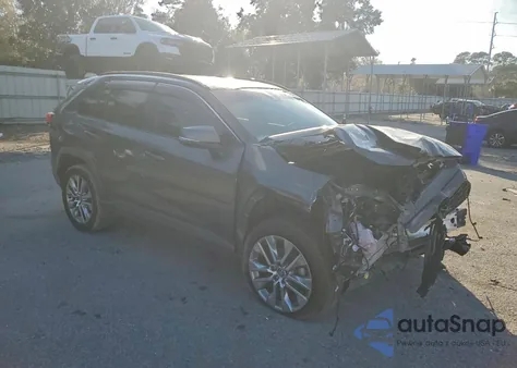 2020 Toyota Rav4 Xle Premium z USA, uszkodzony, nr VIN 2T3C1RFV6LC084568